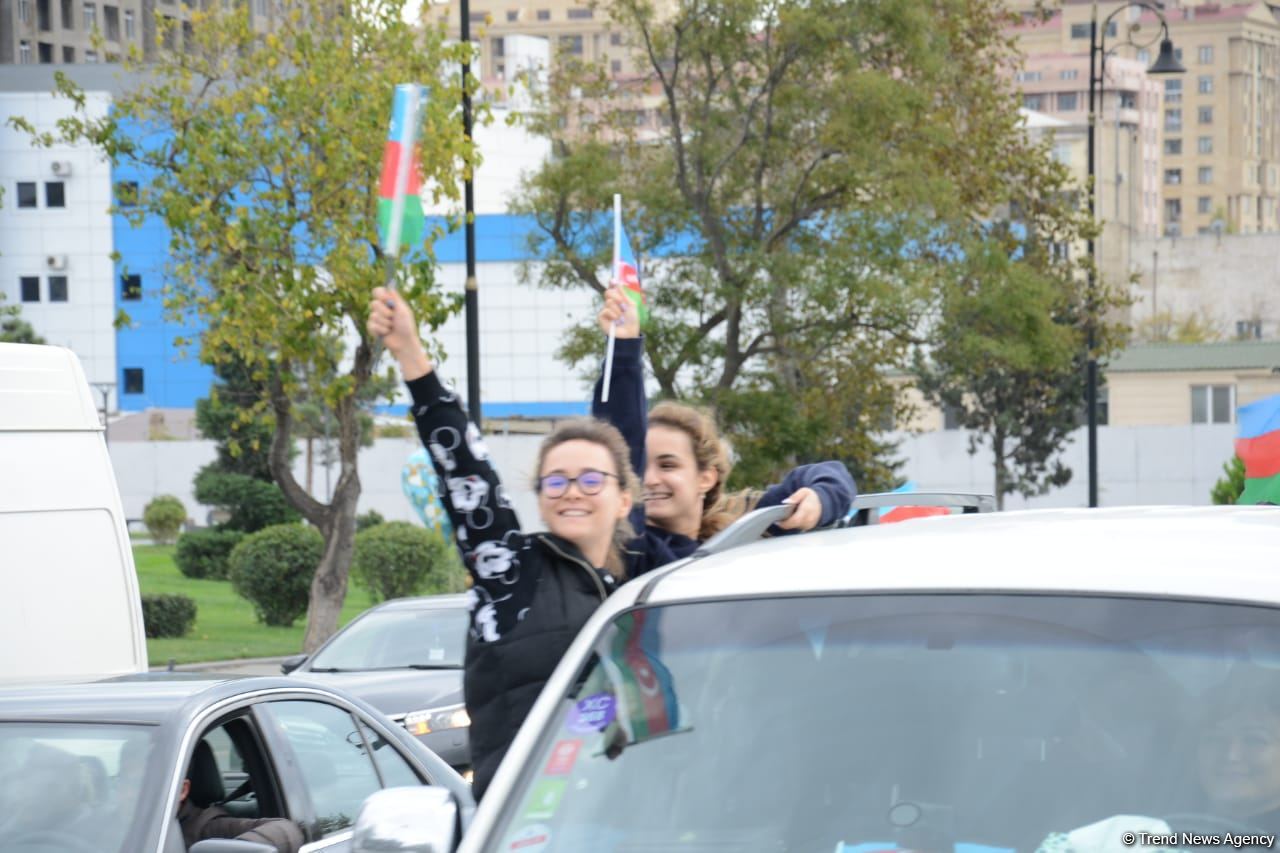 Victory joy in Baku, population celebrates liberation of Shusha with great enthusiasm (PHOTO/VIDEO)