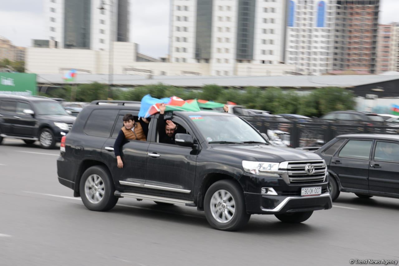 Victory joy in Baku, population celebrates liberation of Shusha with great enthusiasm (PHOTO/VIDEO)