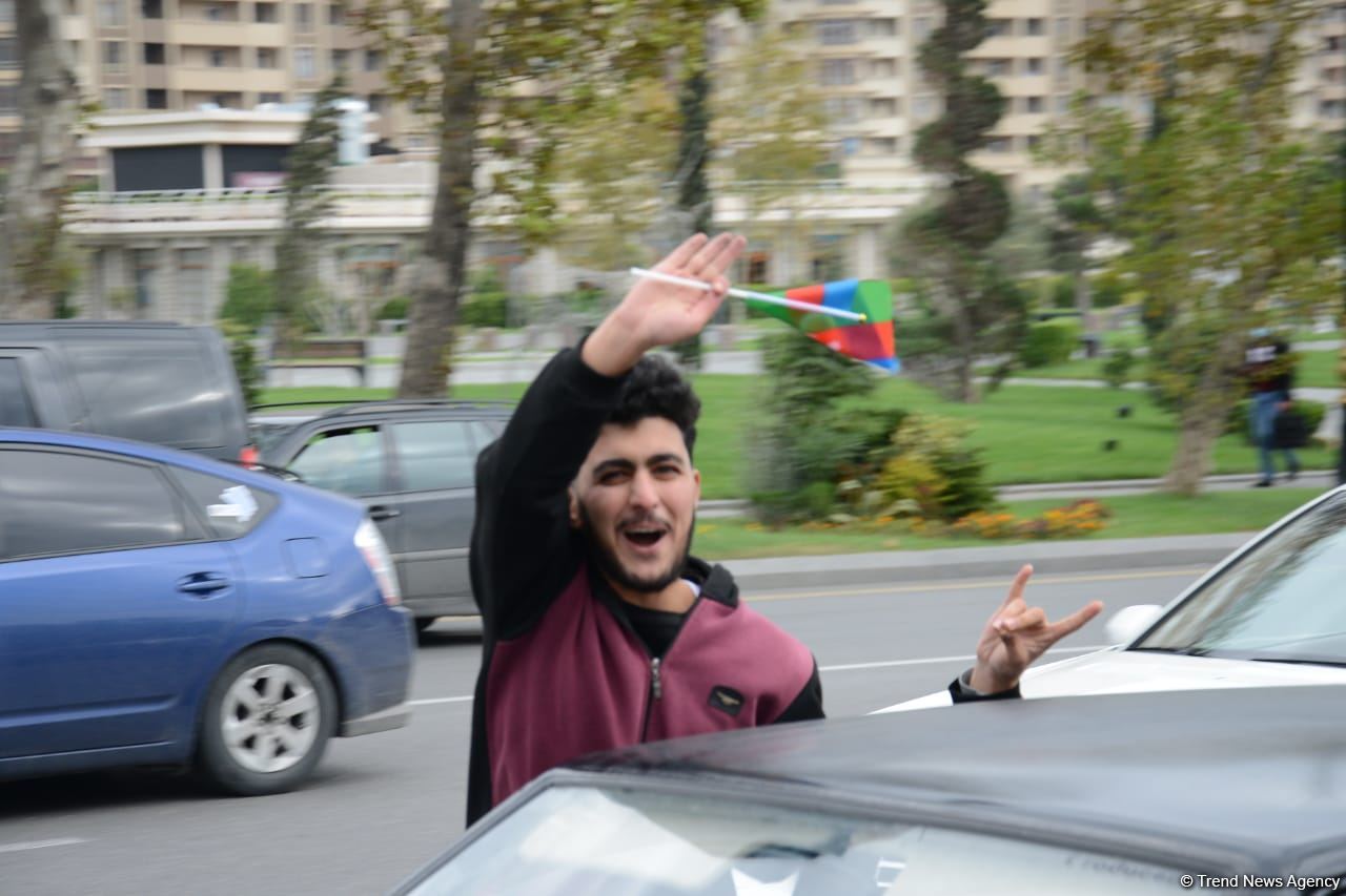 Victory joy in Baku, population celebrates liberation of Shusha with great enthusiasm (PHOTO/VIDEO)
