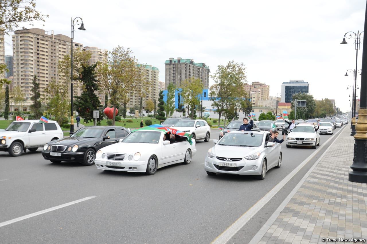 Victory joy in Baku, population celebrates liberation of Shusha with great enthusiasm (PHOTO/VIDEO)