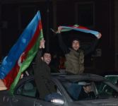 Baku residents celebrating victory in Karabakh war (PHOTO/VIDEO)