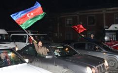 Baku residents celebrating victory in Karabakh war (PHOTO/VIDEO)