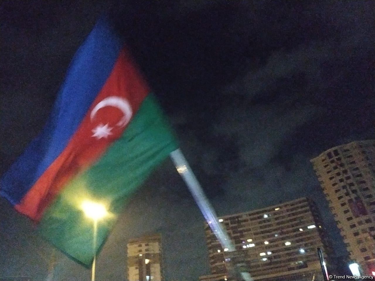 Baku residents celebrating victory in Karabakh war (PHOTO/VIDEO)