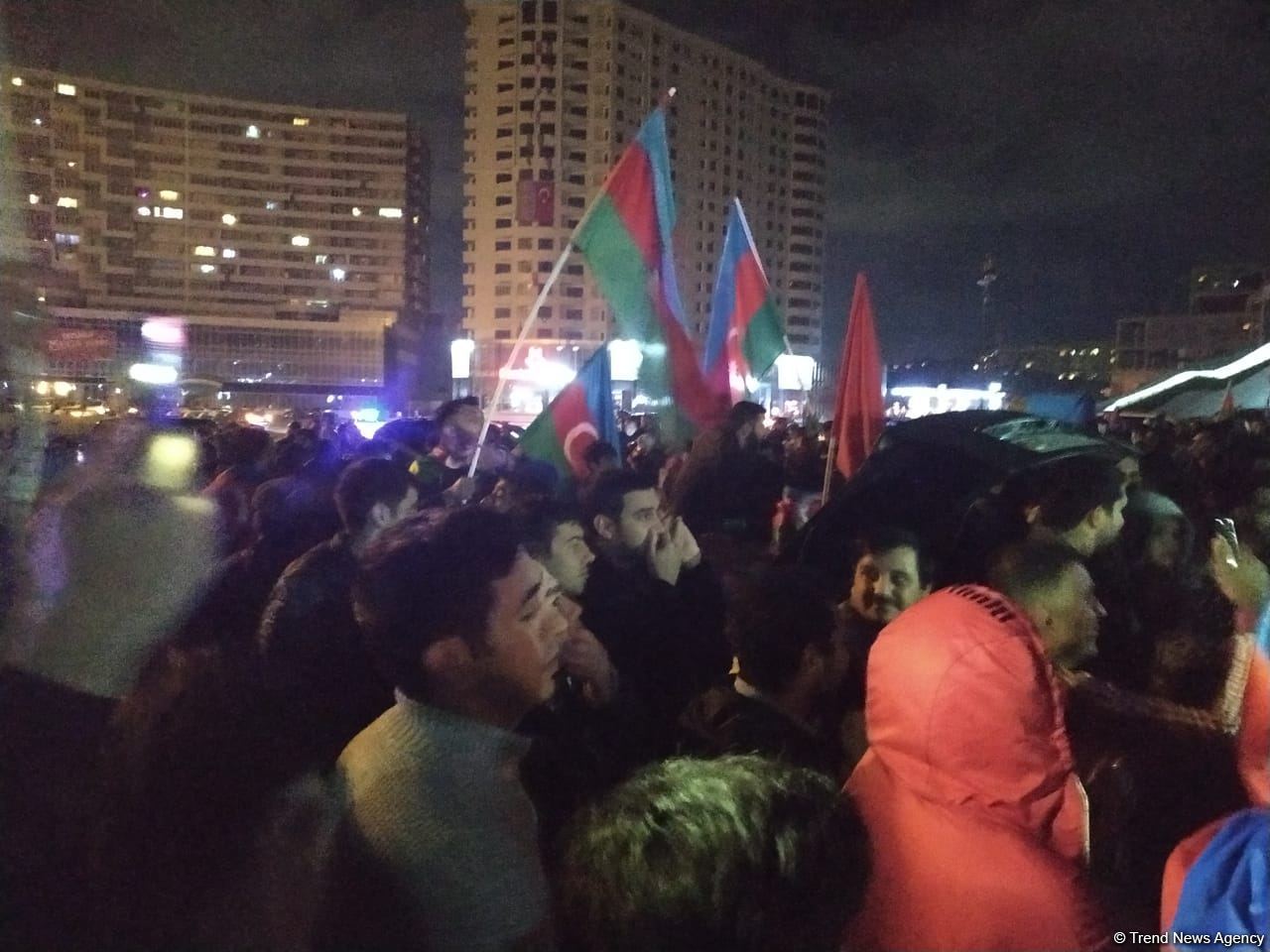 Baku residents celebrating victory in Karabakh war (PHOTO/VIDEO)