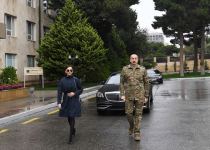 Azerbaijani president, first lady meet servicemen undergoing treatment (PHOTO)
