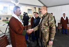 Azerbaijani president, first lady meet servicemen undergoing treatment (PHOTO)