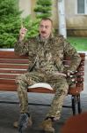 Azerbaijani president, first lady meet servicemen undergoing treatment (PHOTO)