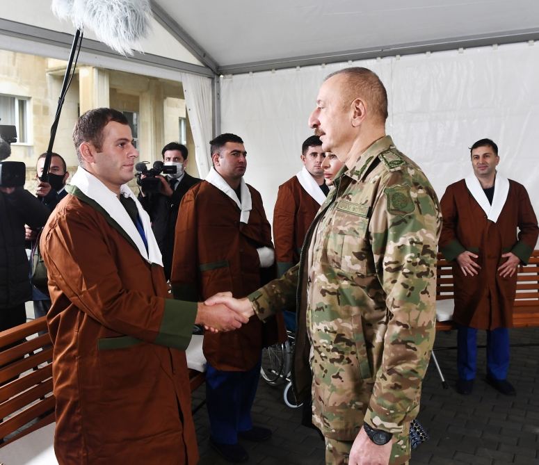 Azerbaijani president, first lady meet servicemen undergoing treatment (PHOTO)