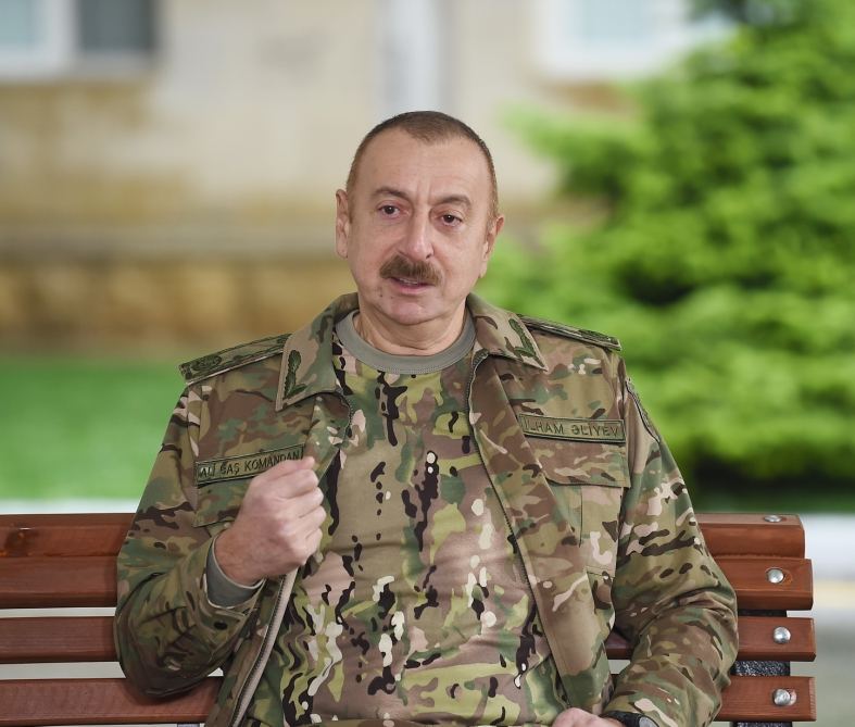 Azerbaijani president, first lady meet servicemen undergoing treatment (PHOTO)