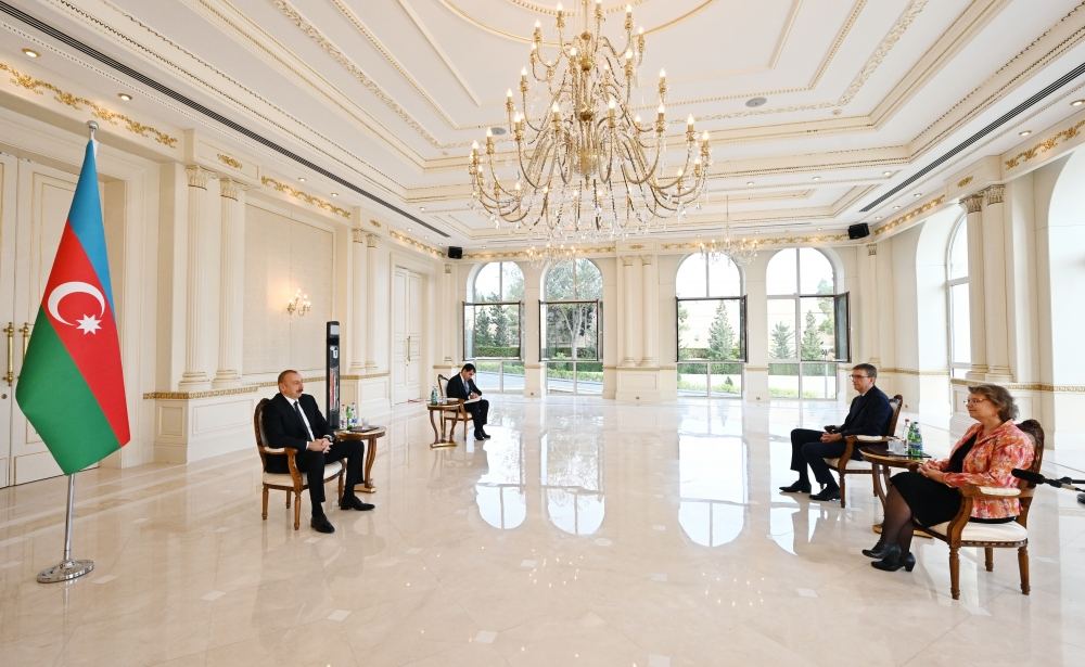 Azerbaijani president receives credentials of incoming Dutch ambassador (PHOTO)