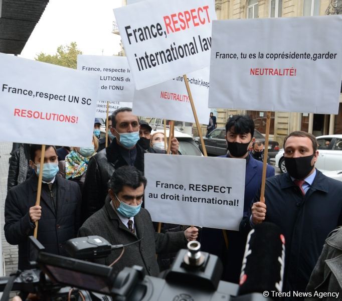 Civil organizations hold rally in front of French embassy in Baku (PHOTO)