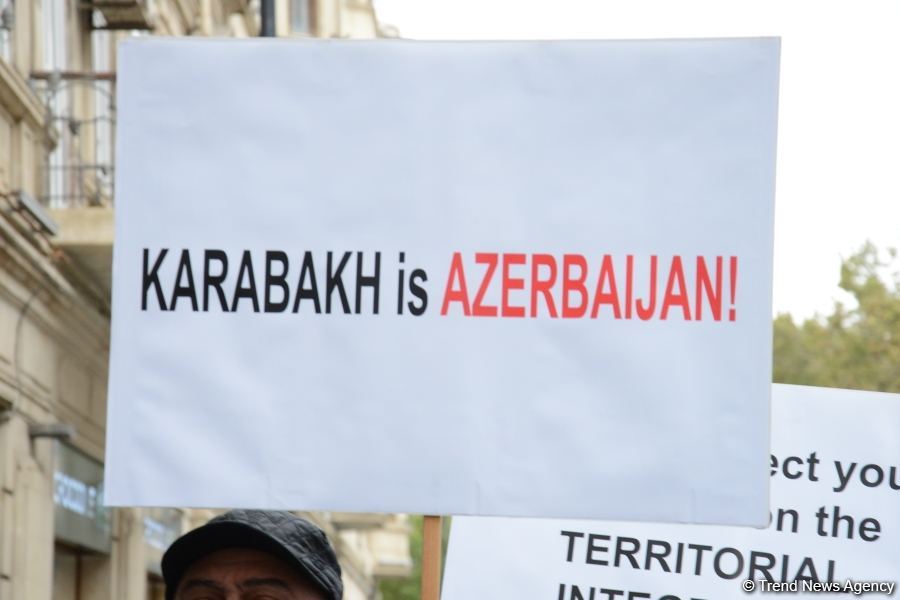 Civil organizations hold rally in front of French embassy in Baku (PHOTO)