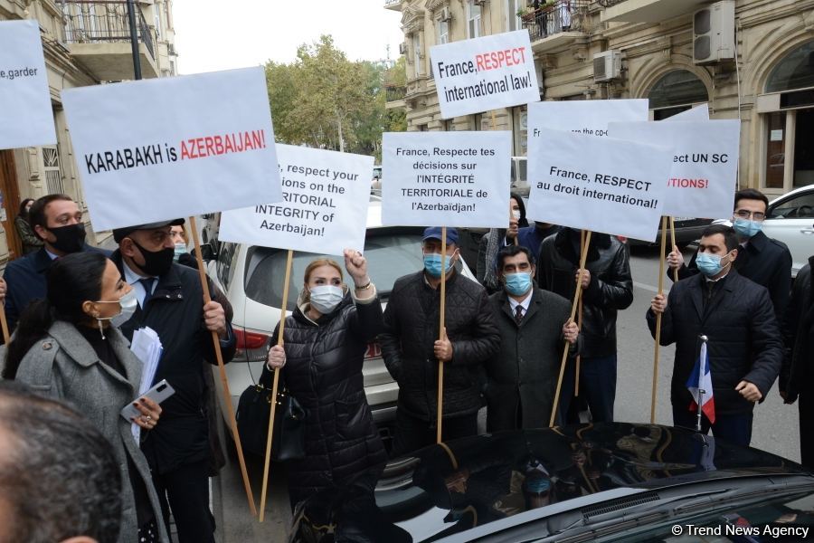 Civil organizations hold rally in front of French embassy in Baku (PHOTO)