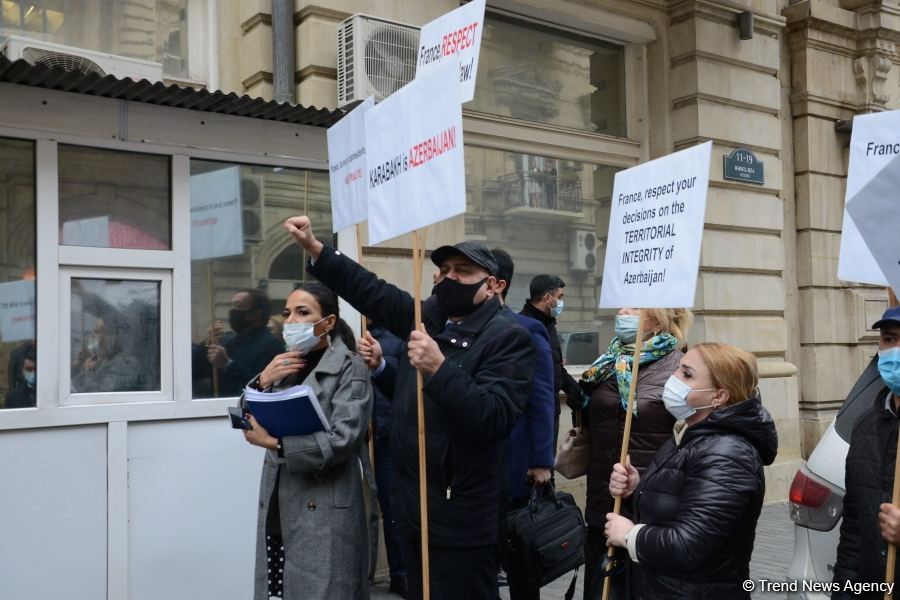 Civil organizations hold rally in front of French embassy in Baku (PHOTO)