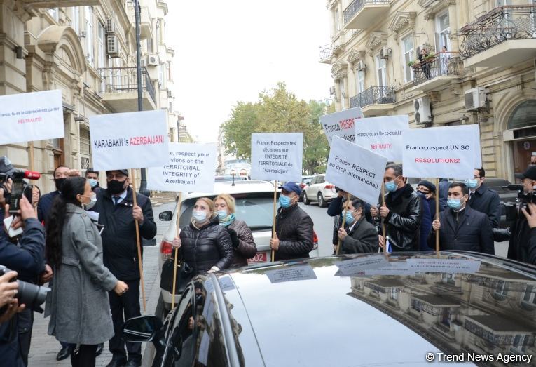 Civil organizations hold rally in front of French embassy in Baku (PHOTO)