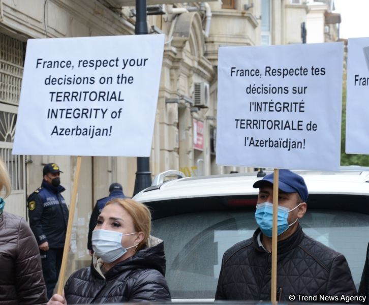 Civil organizations hold rally in front of French embassy in Baku (PHOTO)