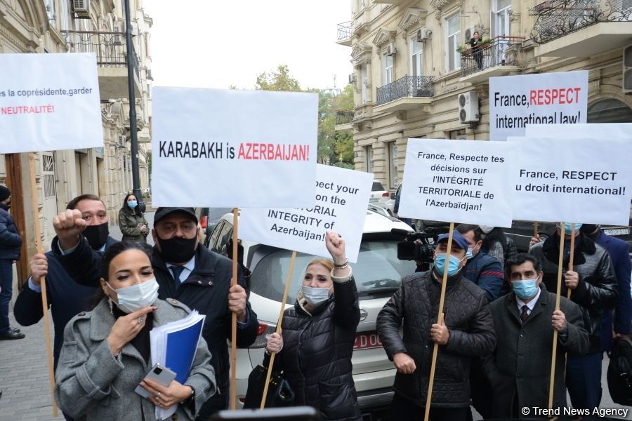 Civil organizations hold rally in front of French embassy in Baku (PHOTO)