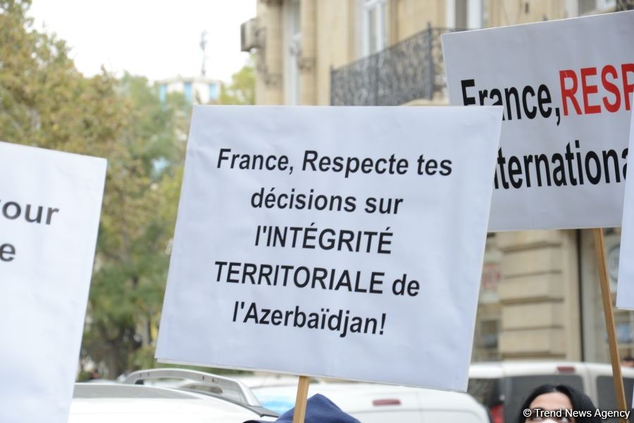 Civil organizations hold rally in front of French embassy in Baku (PHOTO)