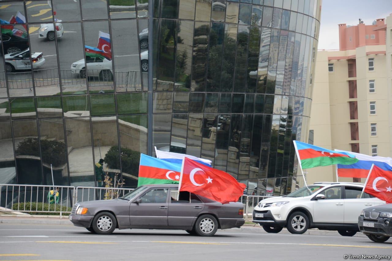 Baku residents hold rally celebrating Kalbajar's liberation (PHOTOS)