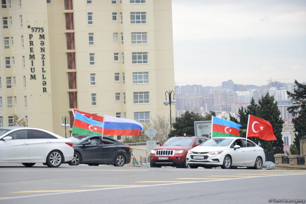 Baku residents hold rally celebrating Kalbajar's liberation (PHOTOS)