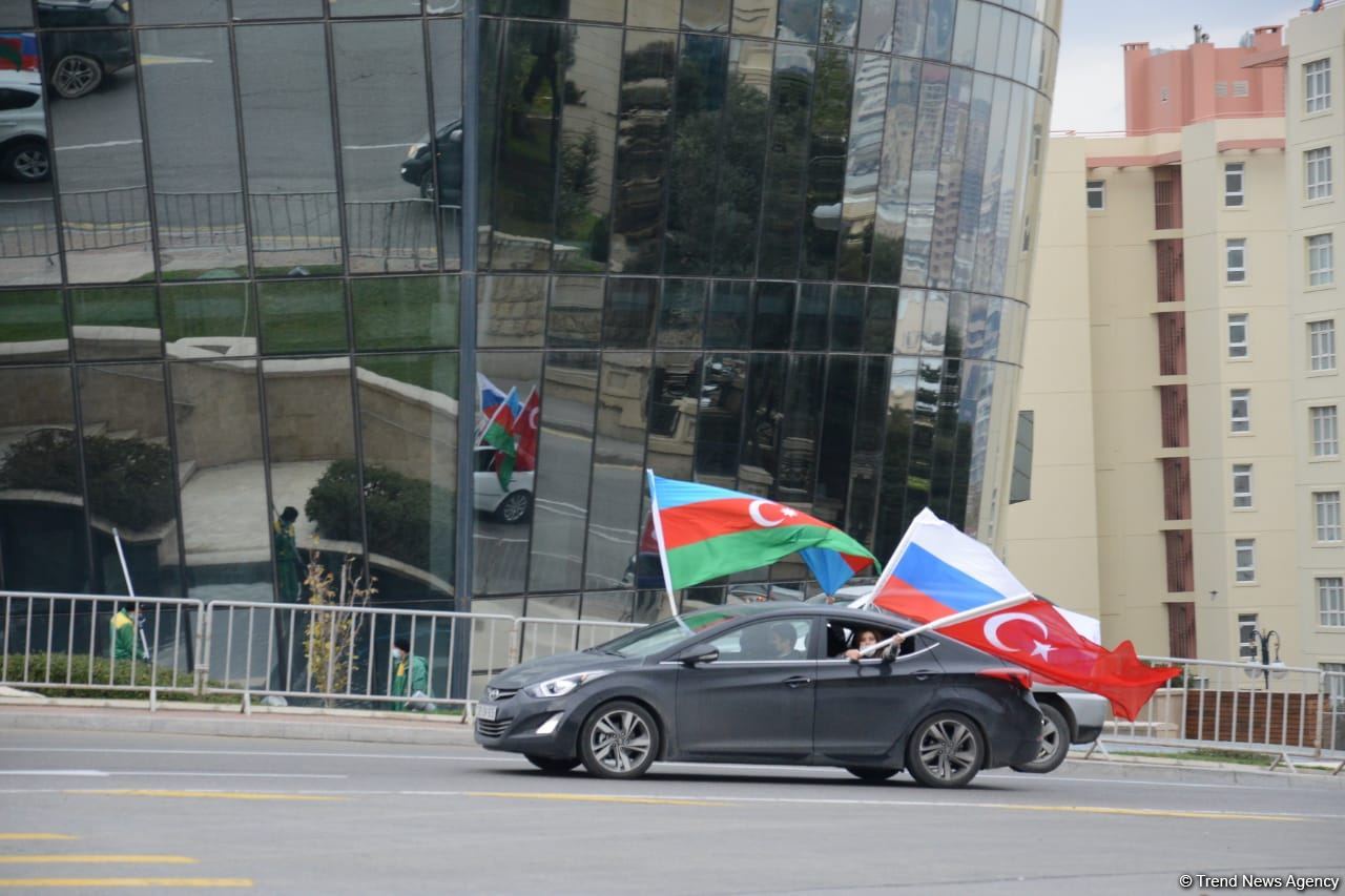 Baku residents hold rally celebrating Kalbajar's liberation (PHOTOS)