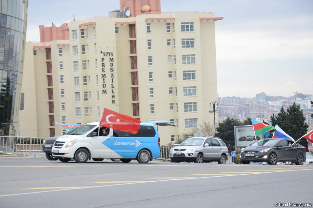 Baku residents hold rally celebrating Kalbajar's liberation (PHOTOS)