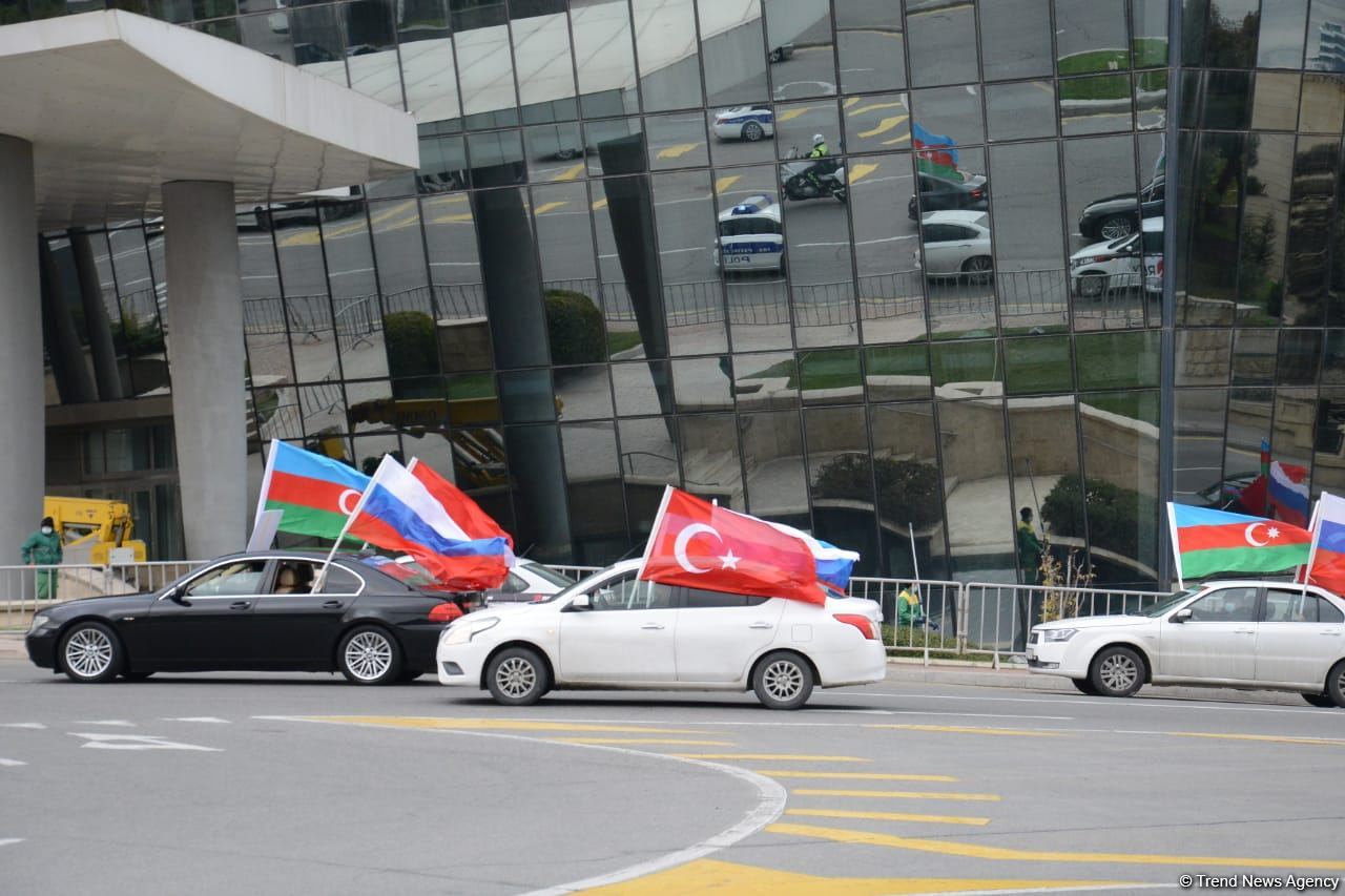 Baku residents hold rally celebrating Kalbajar's liberation (PHOTOS)