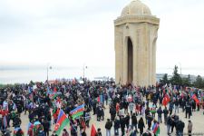 Lachin residents visit Alley of Martyrs in Azerbaijan’s Baku (PHOTO)