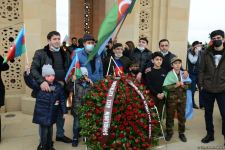 Lachin residents visit Alley of Martyrs in Azerbaijan’s Baku (PHOTO)