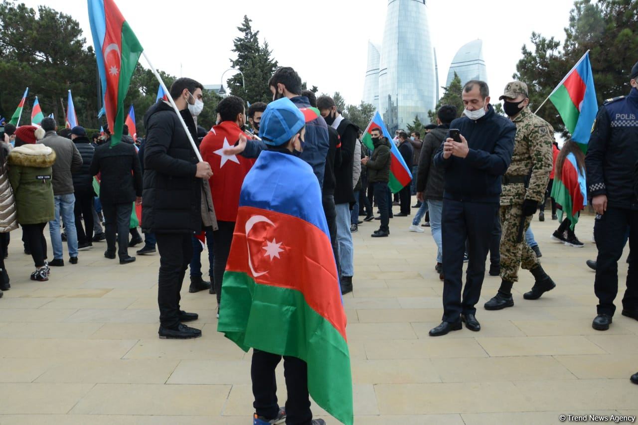 Lachin residents visit Alley of Martyrs in Azerbaijan’s Baku (PHOTO)