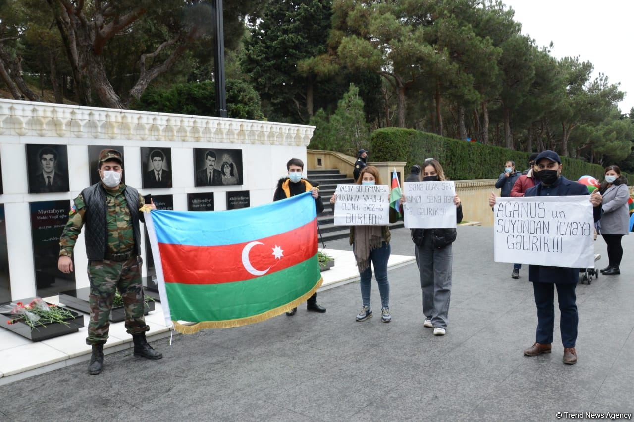 Lachin residents visit Alley of Martyrs in Azerbaijan’s Baku (PHOTO)