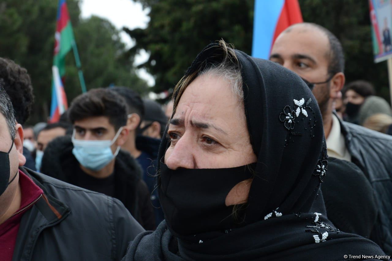 Lachin residents visit Alley of Martyrs in Azerbaijan’s Baku (PHOTO)