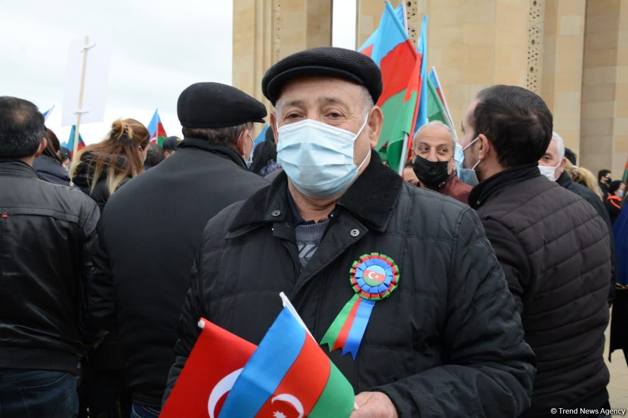 Lachin residents visit Alley of Martyrs in Azerbaijan’s Baku (PHOTO)