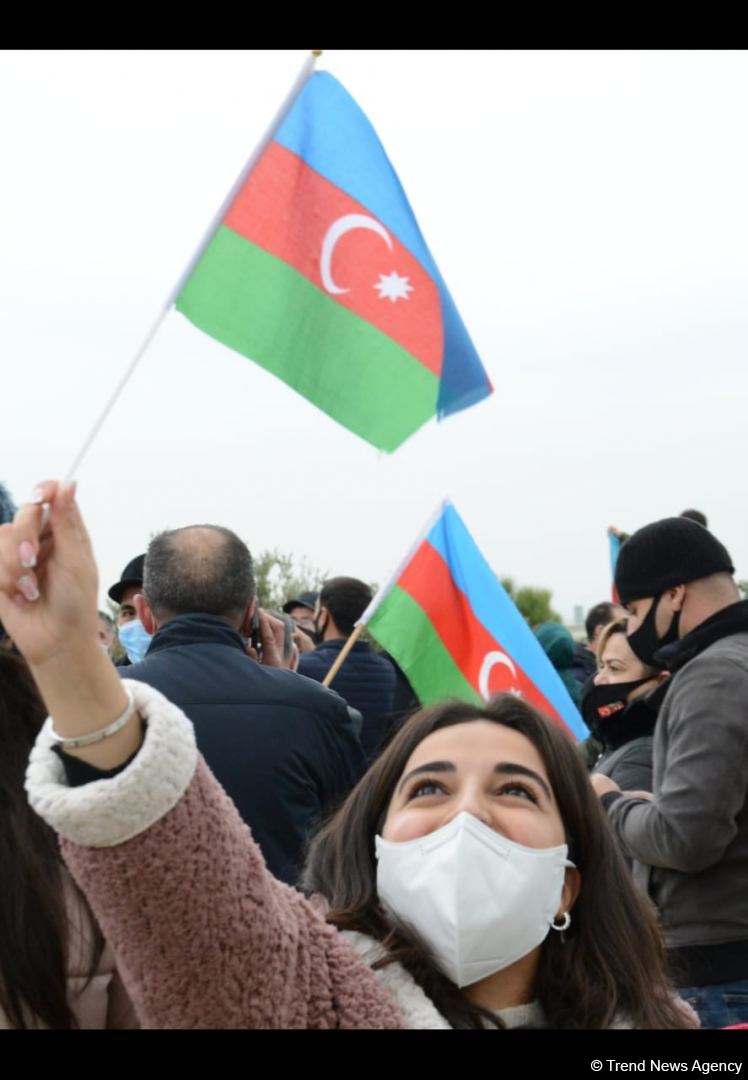 Lachin residents visit Alley of Martyrs in Azerbaijan’s Baku (PHOTO)