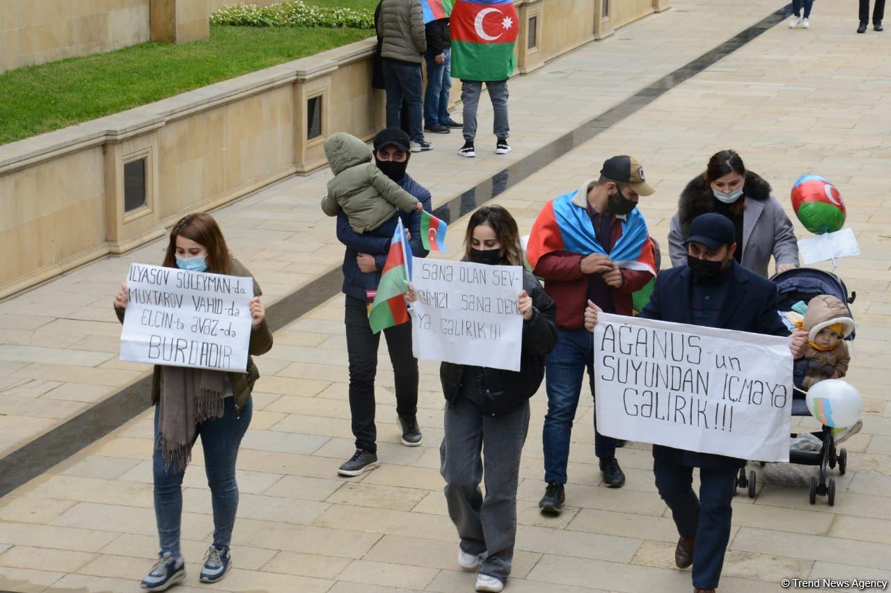 Lachin residents visit Alley of Martyrs in Azerbaijan’s Baku (PHOTO)
