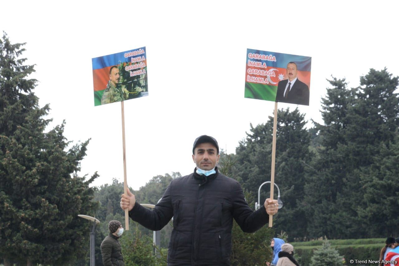 Lachin residents visit Alley of Martyrs in Azerbaijan’s Baku (PHOTO)