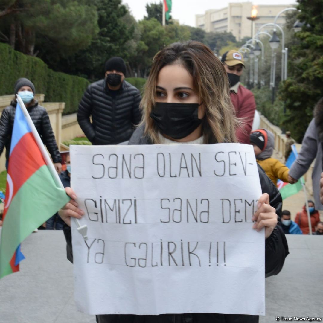 Lachin residents visit Alley of Martyrs in Azerbaijan’s Baku (PHOTO)