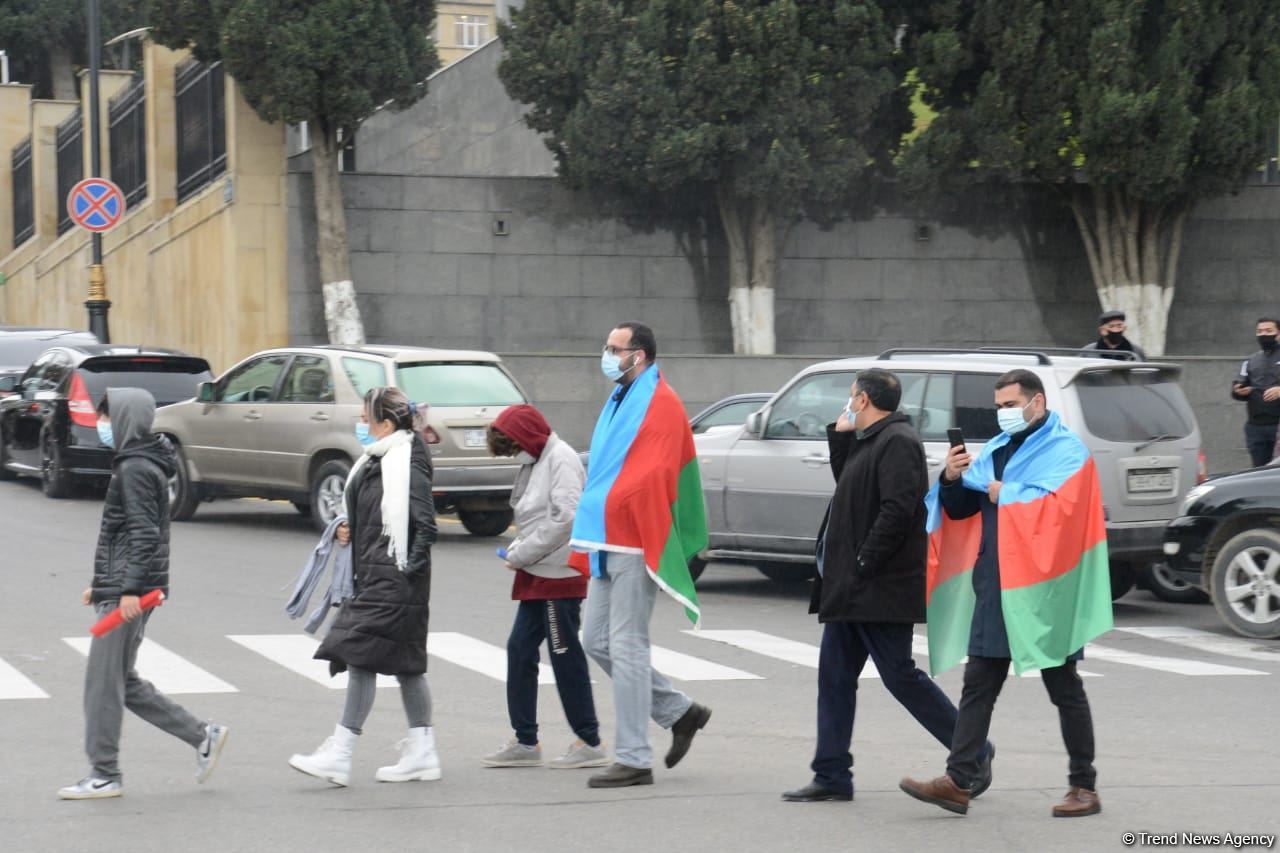 Lachin residents visit Alley of Martyrs in Azerbaijan’s Baku (PHOTO)