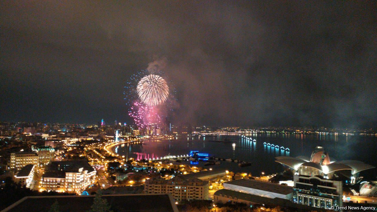 Azerbaijan holds salute in honor of Victory Parade (PHOTO)