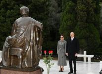 President Ilham Aliyev, first lady Mehriban Aliyeva visit grave of national leader Heydar Aliyev (PHOTO)