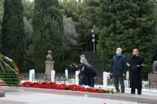 Azerbaijani public honoring memory of great leader Heydar Aliyev (PHOTOS)