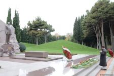 Azerbaijani public honoring memory of great leader Heydar Aliyev (PHOTOS)