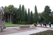 Azerbaijani public honoring memory of great leader Heydar Aliyev (PHOTOS)
