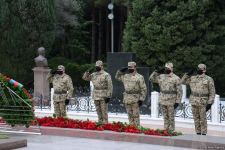 Azerbaijani public honoring memory of great leader Heydar Aliyev (PHOTOS)