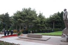 Azerbaijani public honoring memory of great leader Heydar Aliyev (PHOTOS)