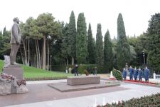 Azerbaijani public honoring memory of great leader Heydar Aliyev (PHOTOS)