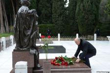 Azerbaijani public honoring memory of great leader Heydar Aliyev (PHOTOS)