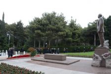 Azerbaijani public honoring memory of great leader Heydar Aliyev (PHOTOS)