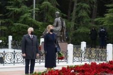 Azerbaijani public honoring memory of great leader Heydar Aliyev (PHOTOS)
