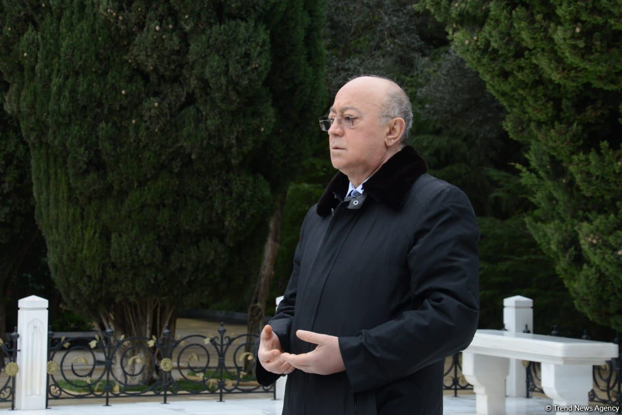 Azerbaijani public honoring memory of great leader Heydar Aliyev (PHOTOS)